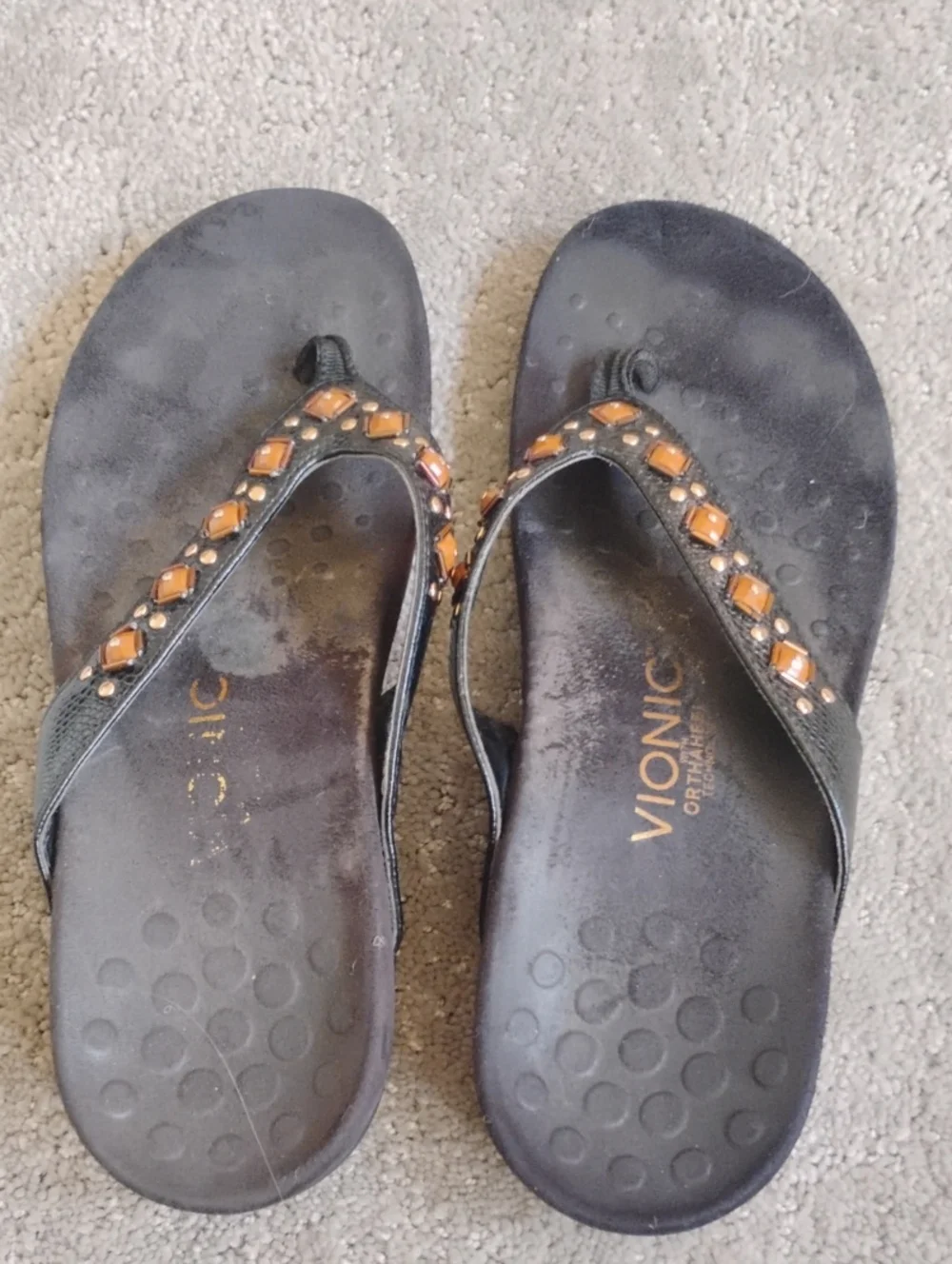 Vionic Black Sandal Thongs with Brown Gem Accents. Women's 8.
